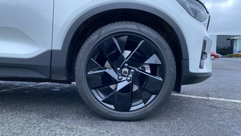 Volvo XC40 2.0 B3P Plus Black Edition 5dr Auto Petrol Estate